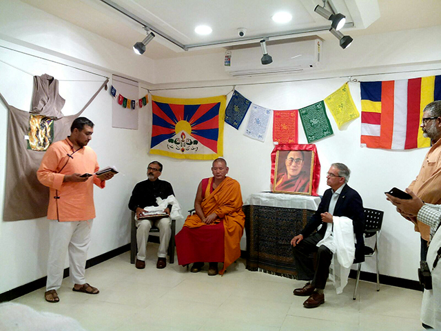 Eswar Anandan, Campaigner, Friends of Tibet reciting the Poem 'Tibet Dreams' dedicated to exhibition.