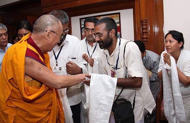 The Darshan: Eldtho Mathew welcomes His Holiness the Dalai Lama for the Friends of Tibet Audience at the Anchor Hall of The Gateway Hotel, Kochi on September 04, 2010. Dr Dorjee Rapten Neshar and Tsering Yeshi of Men-Tsee-Khang and Suku Dass of Friends of Tibet next to him. (Photo: Retina Studios)