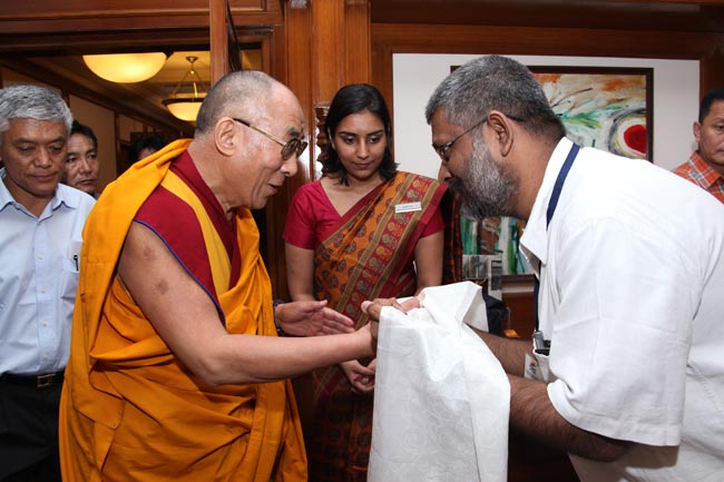 Sethu Das, President of Friends of Tibet welcomes His Holiness the XIV Dalai Lama on September 04, 2010.