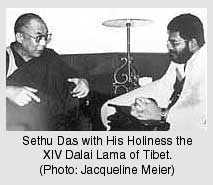 Sethu Das, Founder of the organisation with His Holiness, the XIV Dalai Lama in August 2000. (Photo: Jacqueline Meier)