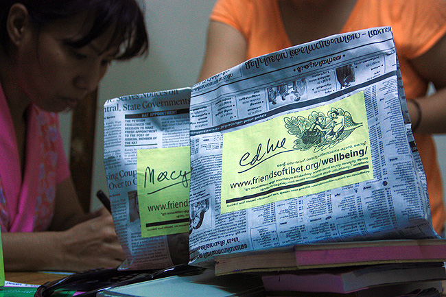  Friends of Tibet has a strong No Plastic Policy during its events and programmes. In todays throw-away society culture, the organisation works towards medical camps with no plastic bags to pack and dispense medicines to hundreds of its participants. These paper bags are reused by many of the Wellbeing Participants. A joint-venture between Paper Trail, Design & People and Friends of Tibet produce paper bags from old newspapers which helps financially-backward women to make a living through this initiative. (Photo: suku.dass@friendsoftibet.org)