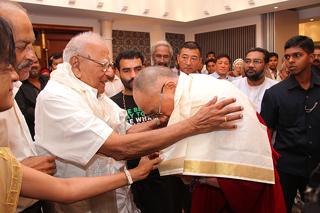 Justice VR Krishna Iyer, former Judge in the Supreme Court of India presents a 'Ponnada', traditional Kerala clothe woven with golden thread to His Holiness the XIV Dalai Lama of Tibet. HH the Dalai Lama was in city to address a gathering of 'Friends of Tibet' members and 'Wellbeing' beneficiaries at the Holiday Inn on November 25, 2012. His Holiness spoke about 'The Art of Happiness' at the function organised by the 'Friends of Tibet Foundation for the Wellbeing'.