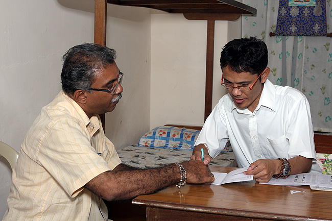 Rajsankar Unnikrishnan continues to consult Dr Dorjee Rapten Neshar for his diabetic-related issues. And for others he also consults Dr Tenzin Norbu Ganub who recently joined the Wellbeing team at Kochi. Dr Tenzin Norbu is was born in Toe Phadrug, Tibet. At the age of six he escaped to India with his father. He did his schooling in Tibetan Children's Village (TCV) in Dharamshala. After finishing his AISSCE Board Exam in year 1996, Dr Tenzin Norbu joined the Men-Tsee-Khang Tibetan Medical College in 1997. Dr Tenzin Norbu Ganub was first appointed as the Resident Doctor at Navi Mumbai branch clinic of Men-Tsee-Khang and later in Shillong, Meghalaya before he got transferred to Bangalore Branch Clinic.
