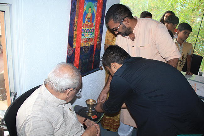 Kochi-based Tibetan trader Shri Namgyal Tsundu lighting the traditional Tibetan Butter Lamp, Shri Suku Das, Campaigner, Friends of Tibet and Cartoonist Shri Yesudasan also seen in the picture. (Photos: Vishnu KS)