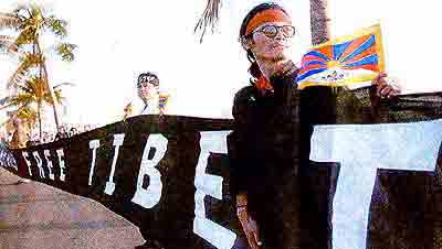 Tenzin Tsundue and other Tibetans with 'Free Tibet' Banner