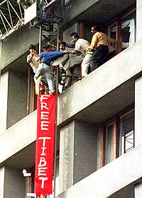 Tenzin Tsundue, police, and Free Tibet banner on the Oberoi