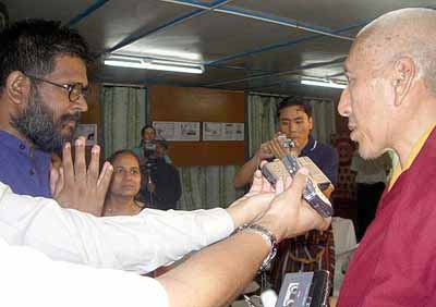 Prof Samhong Rinpoche Speaking to the Media After Inauguating the Exhibition (Photos: Carolina Montesinos)