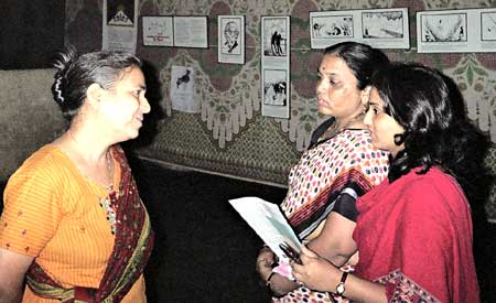 Dr Shubhangi (Left), Campaigner of Friends of Tibet shares her views with others.
