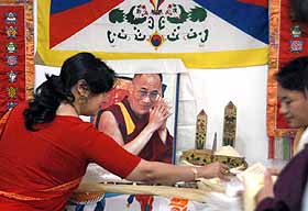 Moon Moon Sen Inaugurates The Exhibition