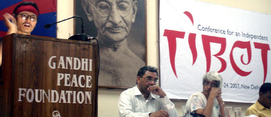 Shri Tenzin Tsundue, Tibetan Poet and General Secretary of Friends of Tibet calls for Tibetan Independence. He spoke on various practical ways and means to make Tibet a free nation. (Photo: Friends of Tibet)