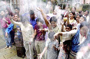 Exile Community Come Alive in Bombay (Photo: AP)