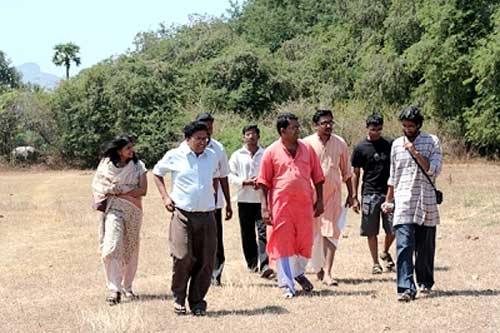 Suku Dass (Centre) with Dr Ramu Manivannan and others during a workshop at Vellore. (Photo: Buddha Smiles)